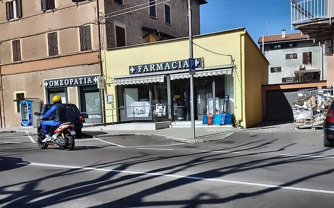 La Farmacia San Silvestro in Via Giardini Nord a Casinalbo